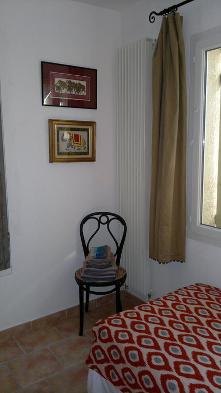 Вилла A L'Est D'Uzes Saint-Siffret Номер фото