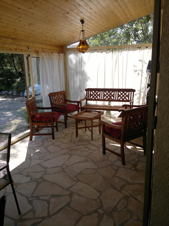 Вилла A L'Est D'Uzes Saint-Siffret Номер фото