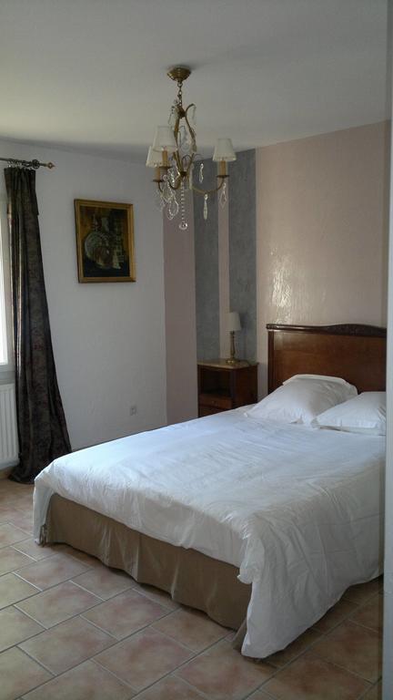 Вилла A L'Est D'Uzes Saint-Siffret Номер фото