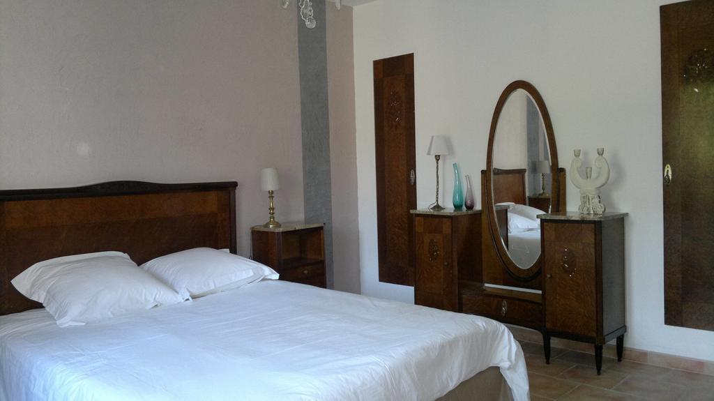 Вилла A L'Est D'Uzes Saint-Siffret Номер фото