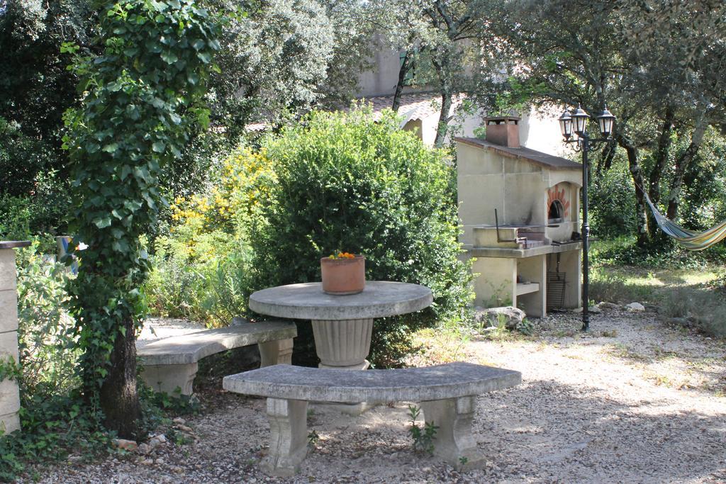 Вилла A L'Est D'Uzes Saint-Siffret Экстерьер фото