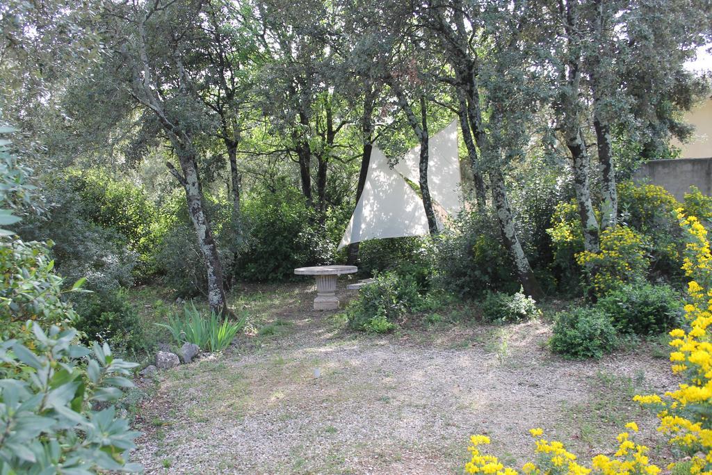 Вилла A L'Est D'Uzes Saint-Siffret Экстерьер фото